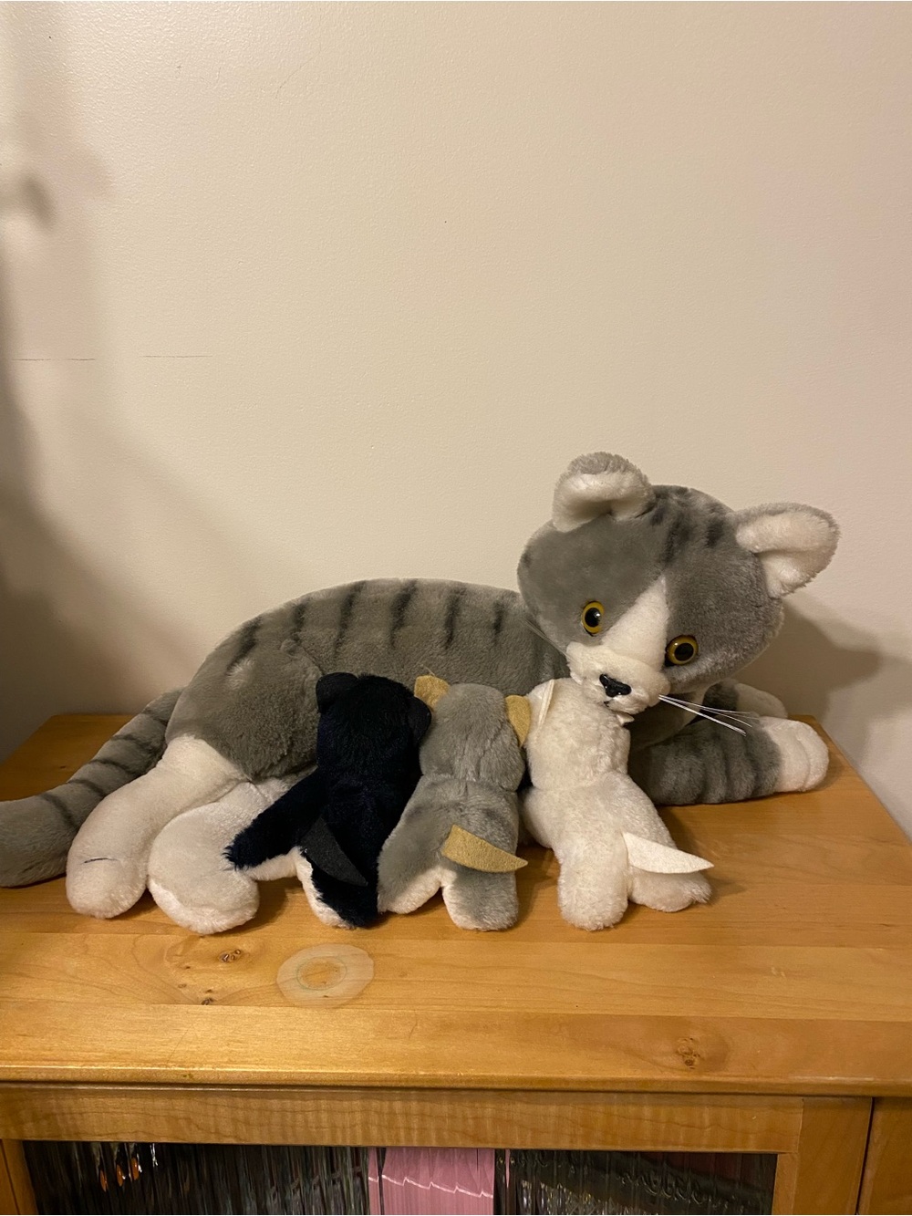 1981 DAKIN Nature Babies Cat Mom with 3 Kittens Stuffed Animal Vintage Plush EUC